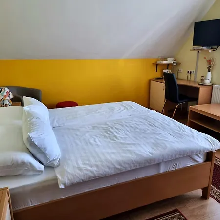 Bed & Breakfast Valjavec 3*